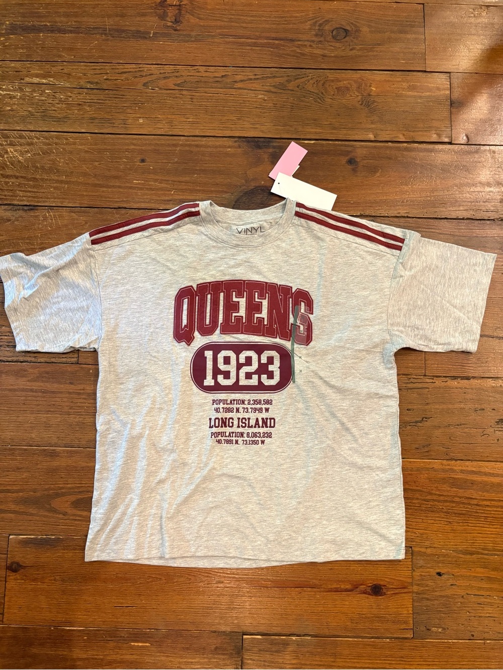 Queens 1923 Short Sleeve Tee in Heather Gray with Maroon